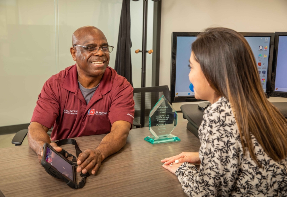 Commercial move manager meeting with client